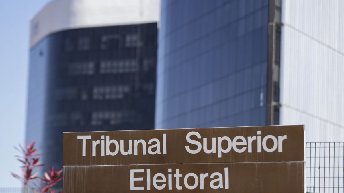 TSE julga nesta terça liminar que suspendeu pesquisa contrária a Flávio Bolsonaro
