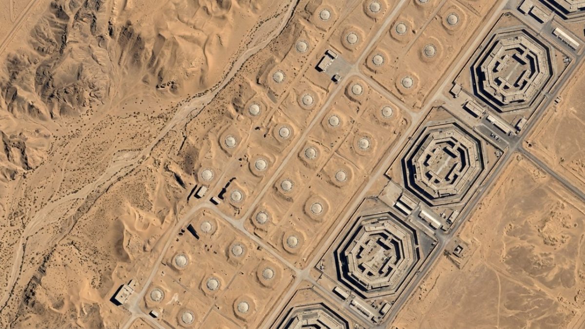 Alertam que a China pode estar construindo estruturas estranhas no deserto para reforçar sua dissuasão nuclear, e o que chama atenção é que os formatos parecem planejados o bastante para indicar preparo, não apenas construção