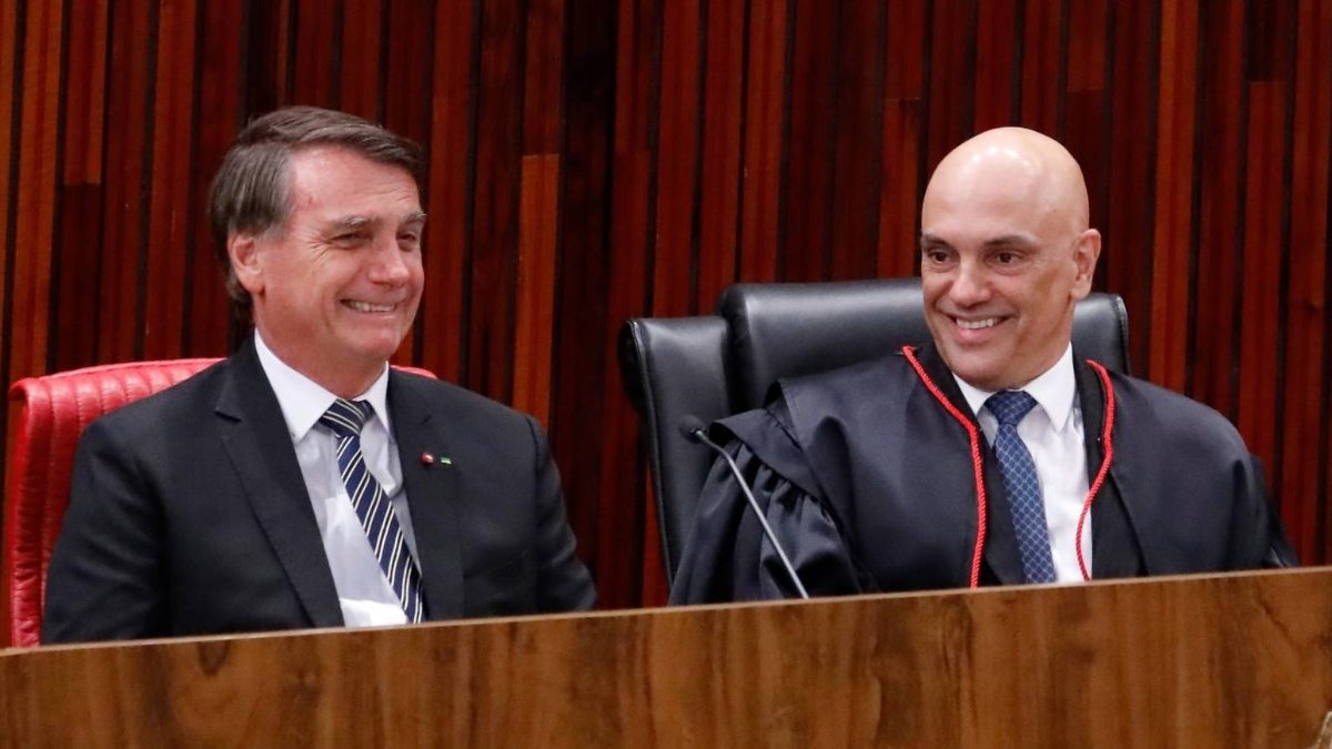 Bolsonaro depõe por 5 minutos sobre arma apreendida em blitz às vésperas do fim da prisão domiciliar