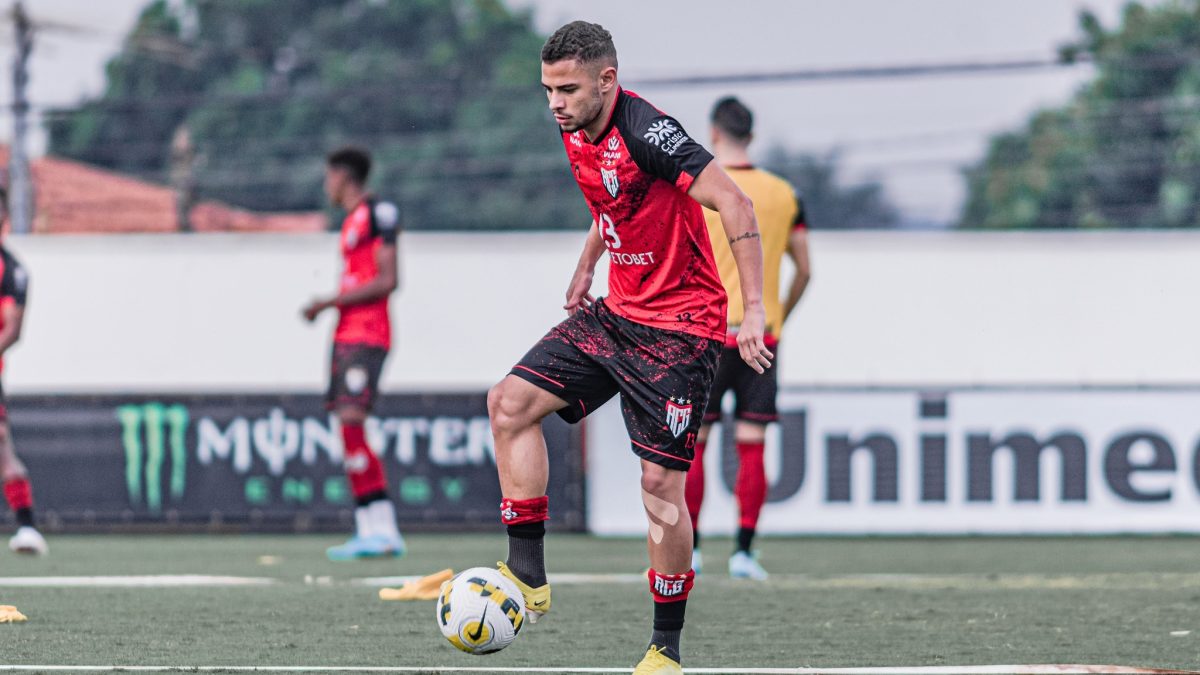 Remo encaminha contratação de volante brasileiro que atua no futebol ucraniano