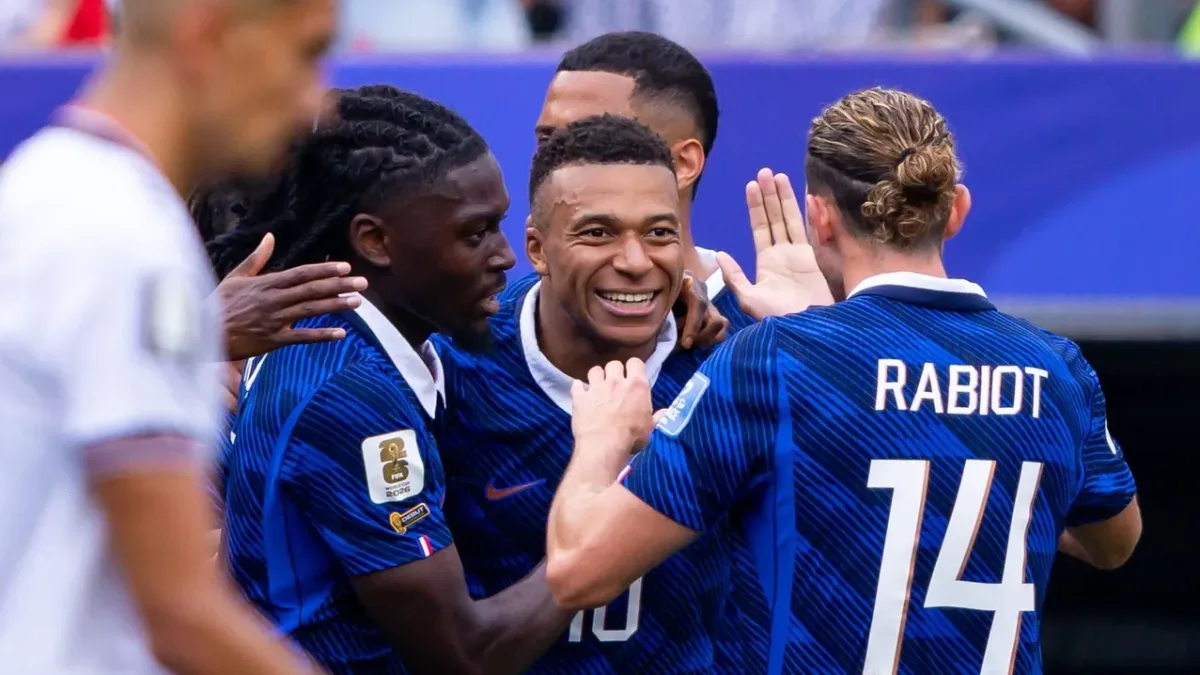 Com Mbappé histórico, França esbanja fartura em passeio com marcha variável na Copa