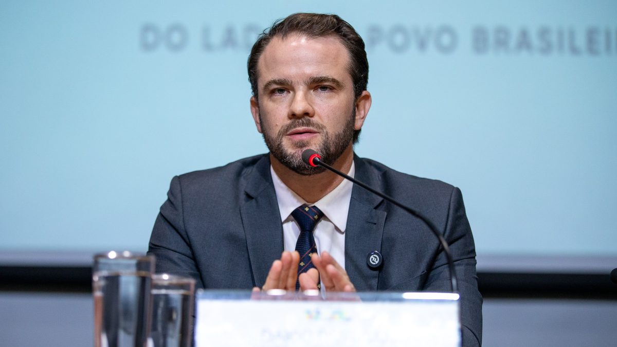 Ministro da Fazenda se reúne com Alcolumbre para conter pauta-bomba de R$ 270 bilhões