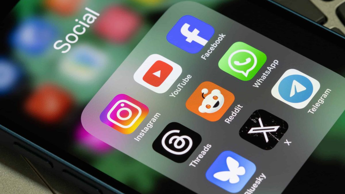 Mãe italiana processa Meta e TikTok após morte da filha de 12 anos exposta a conteúdos depressivos