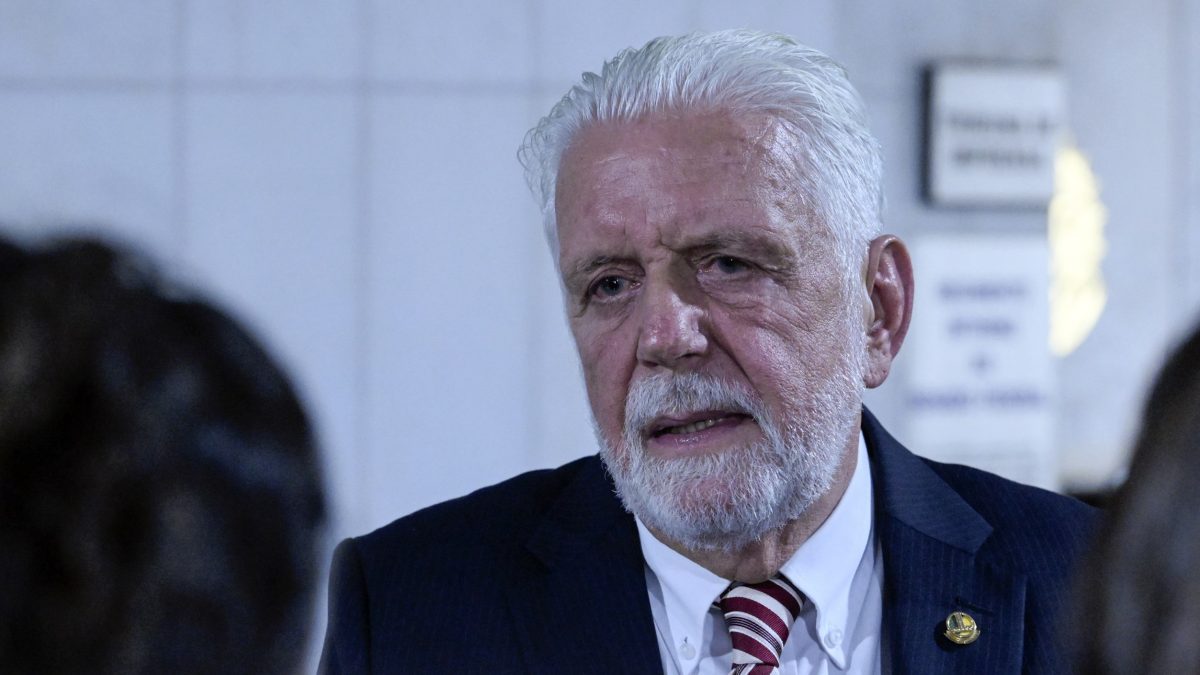 Jaques Wagner pede licença da liderança do governo após reunião com Lula