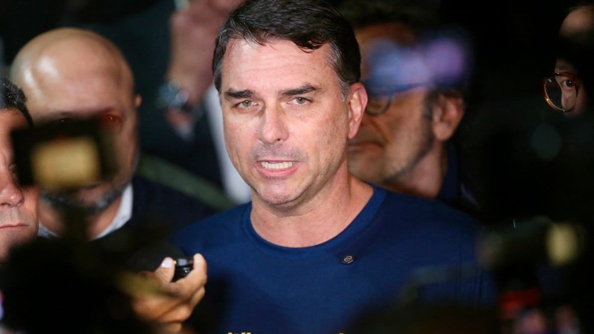 O novo pedido de desculpas de Flávio Bolsonaro a Michelle em meio a crise no clã