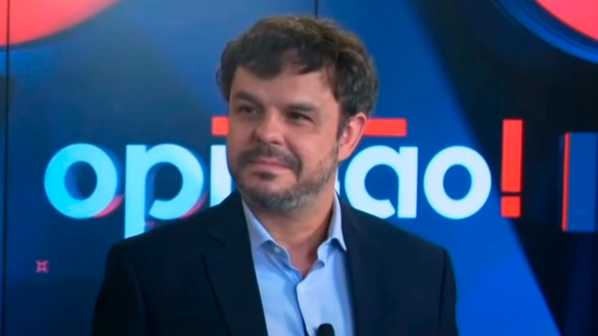Adrilles Jorge reage com xingamento ao ser desmentido sobre perfil de investigados do 8/1