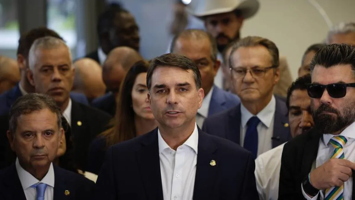 Bolsonaristas tentam usar operação contra Jaques Wagner para desviar foco de relação de Flávio com banqueiro