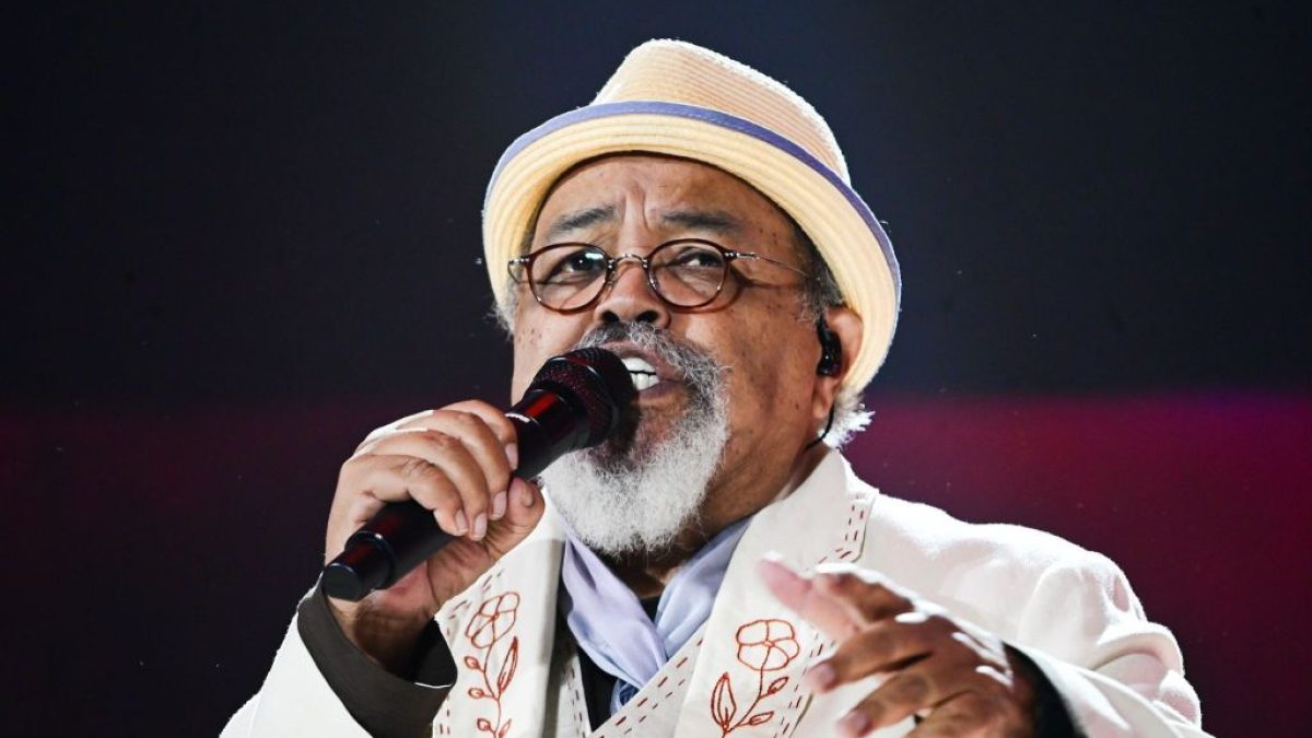 Flor de quiabo e linho: o estilo de Zeca e Jorge Aragão em turnê