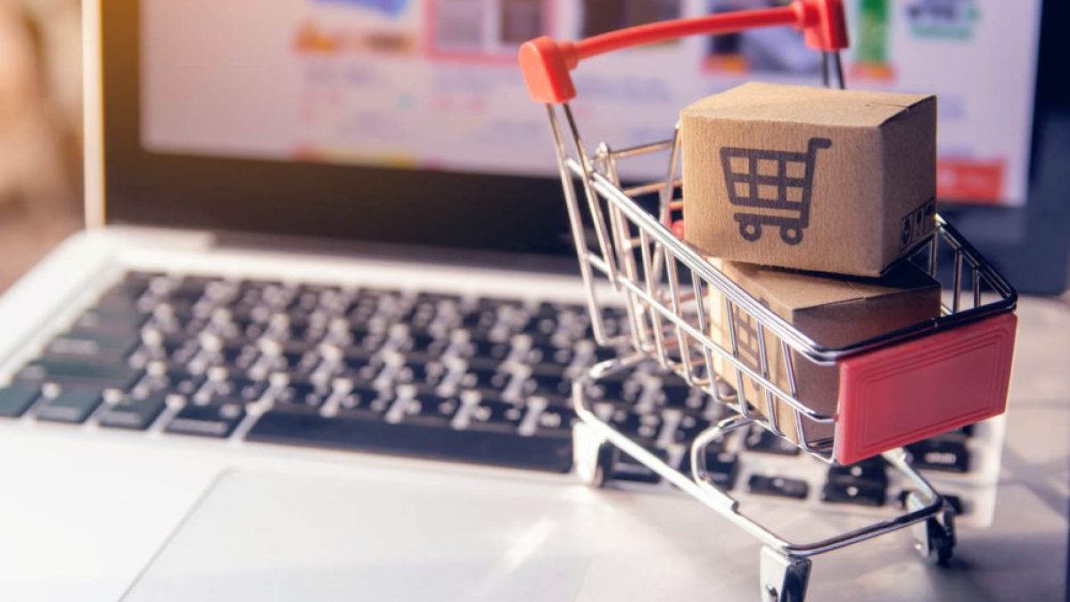 Pesquisa aponta que 54% dos brasileiros compram itens essenciais online