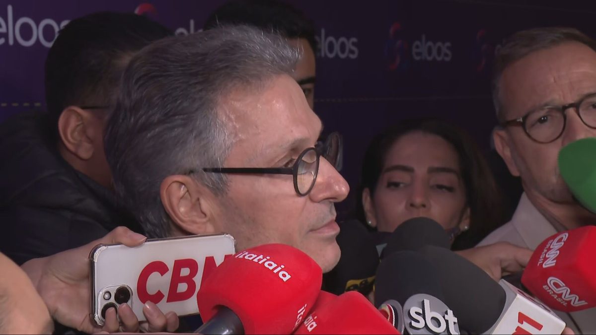 Zema reafirma críticas a Flávio Bolsonaro e diz que quem se aproximou de banqueiro 'tem que ser visto com reservas'