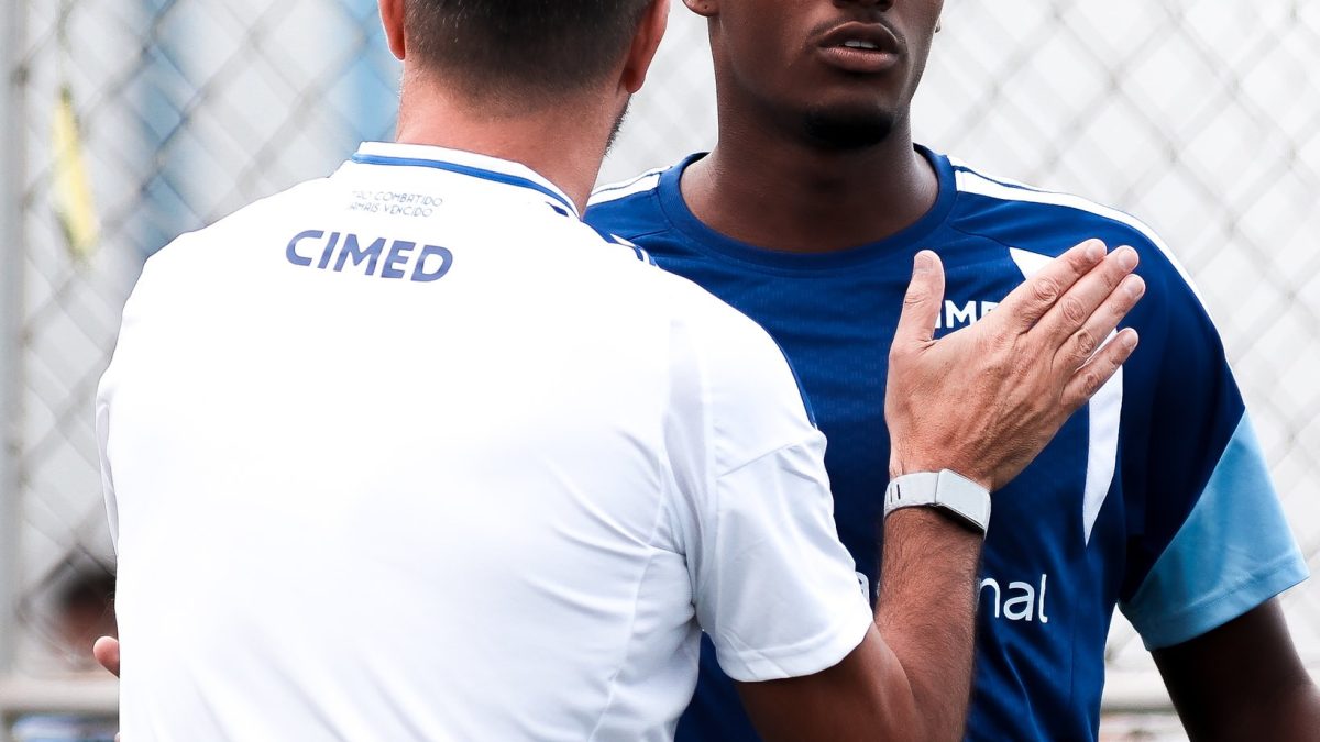 Cruzeiro acerta empréstimo de Bruno Alves ao Norwich até 2026
