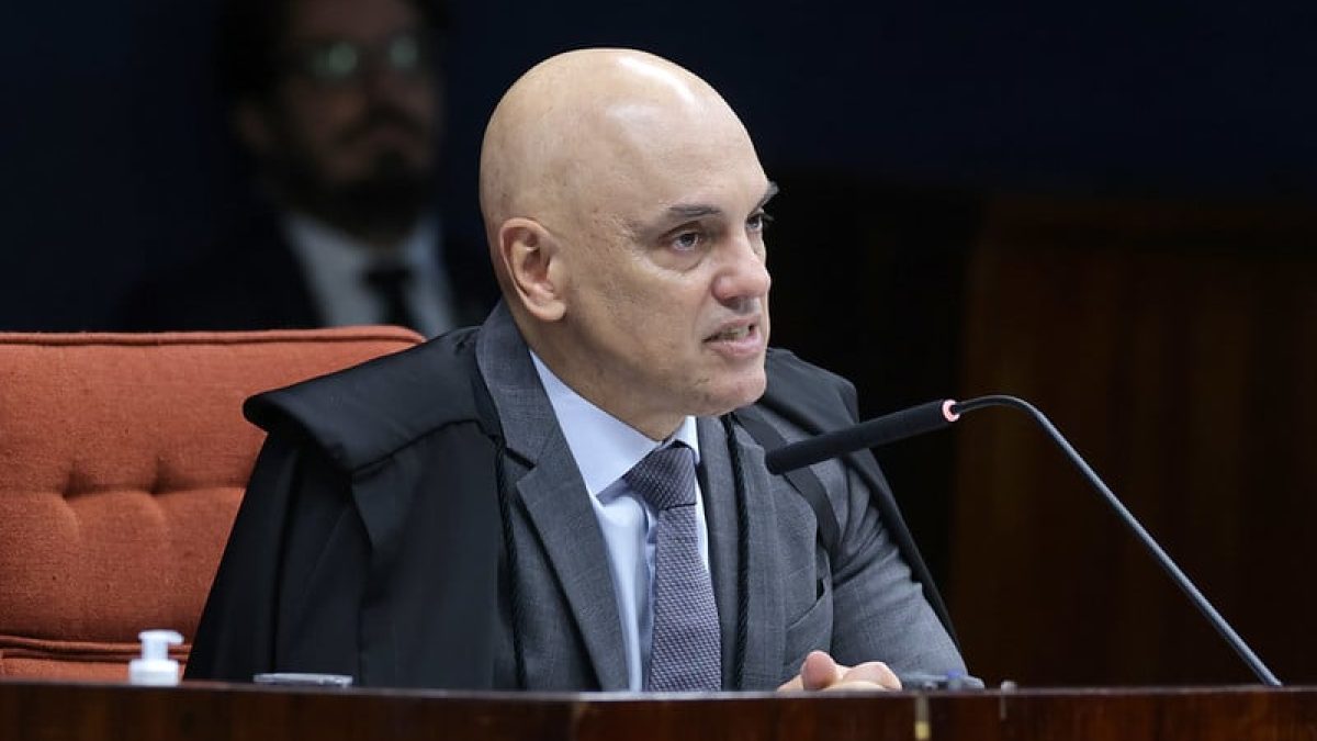 Moraes vota a favor de lei da Bahia que multa fake news sobre pandemias