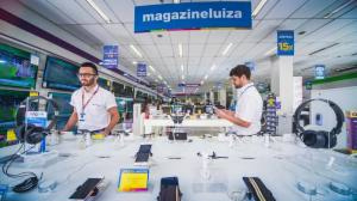 Magalu: ação cai 50% no ano e é maior baixa do Ibovespa; varejista pode virar o jogo?