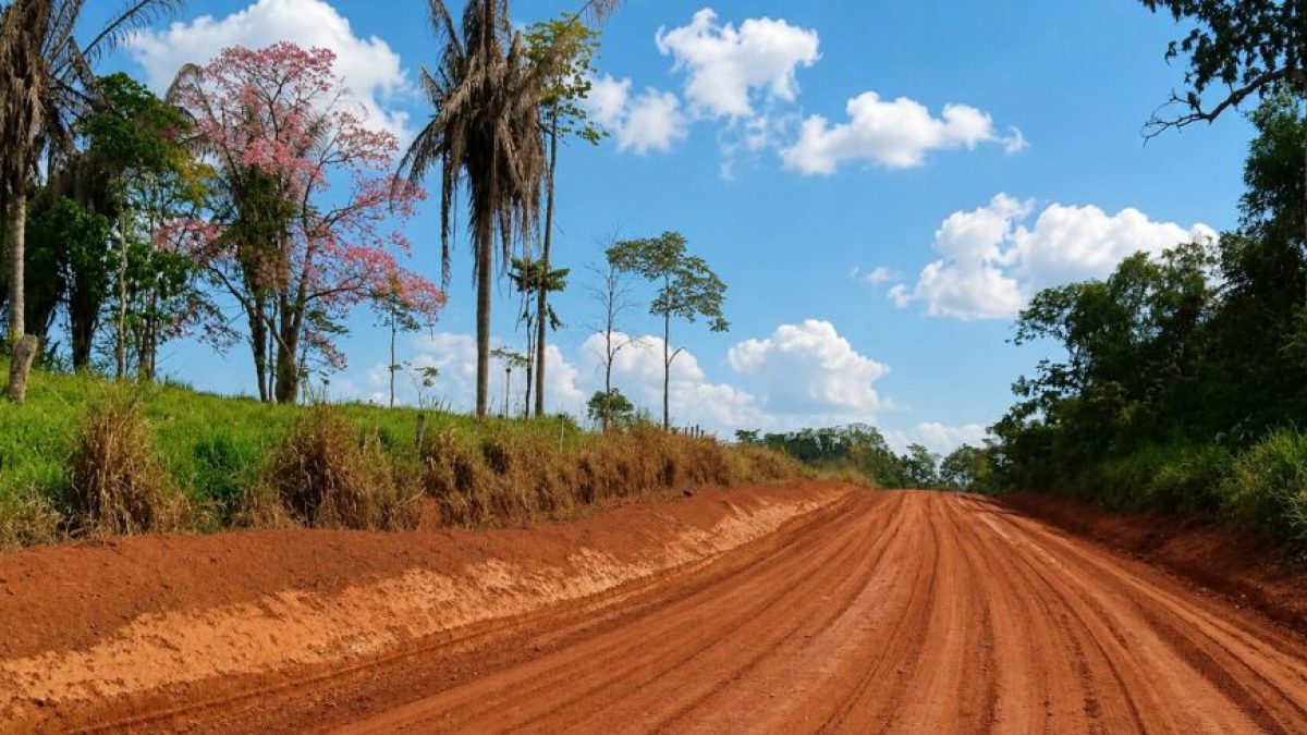 Trecho da RO-010 entre Monte Negro e Cacaulândia recebe serviços de manutenção do governo de RO
