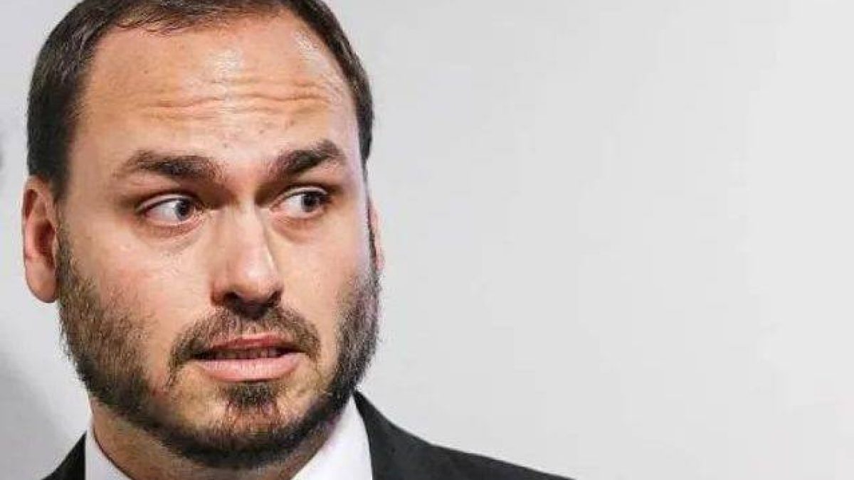 Justiça do Rio aceita denúncia contra ex-chefe de gabinete de Carlos Bolsonaro por rachadinha