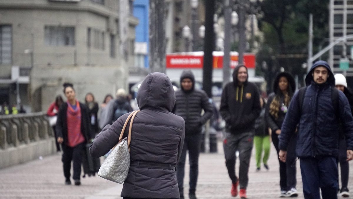 São Paulo vai amanhecer com névoa neste domingo, 22: saiba a mínima e máxima na cidade