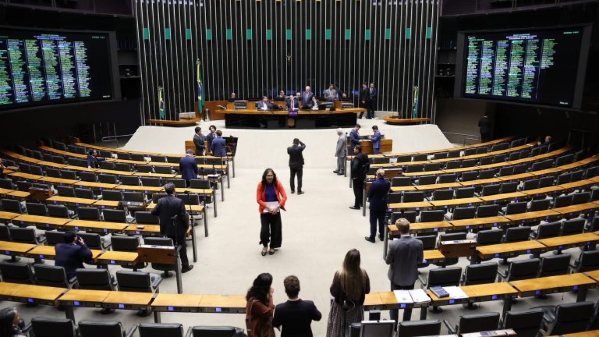 Câmara aprova aumento de penas para crimes sexuais contra crianças e adolescentes