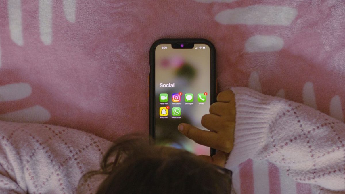 Reino Unido proíbe redes sociais para menores de 16 anos e endurece regras para plataformas