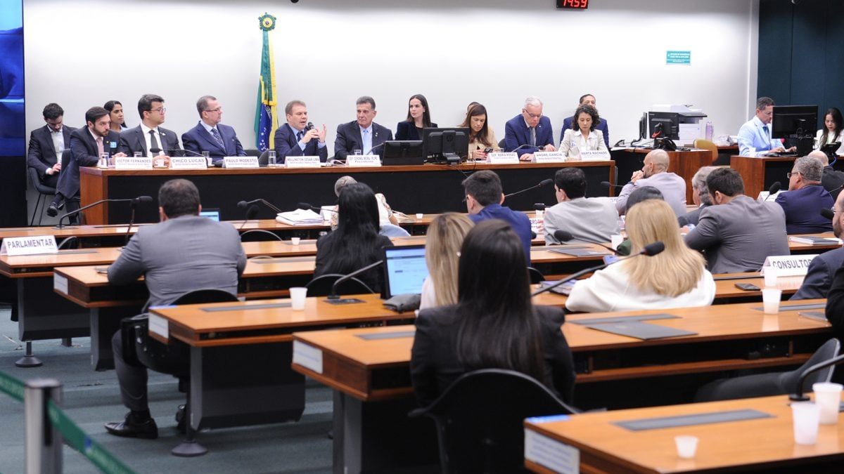 CCJ da Câmara adia novamente análise de PEC sobre redução da maioridade penal