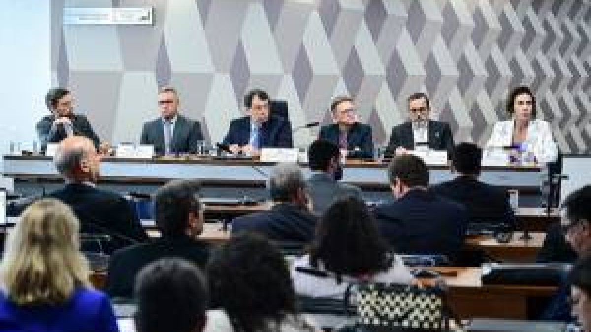 CCJ do Senado aprova PEC que concede autonomia financeira ao Banco Central