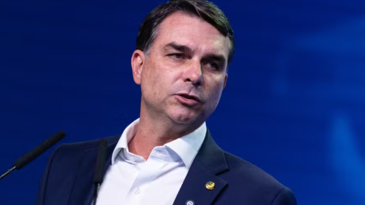 TCU arquiva representação de Flávio Bolsonaro contra empresa ligada a ex-nora de Lula
