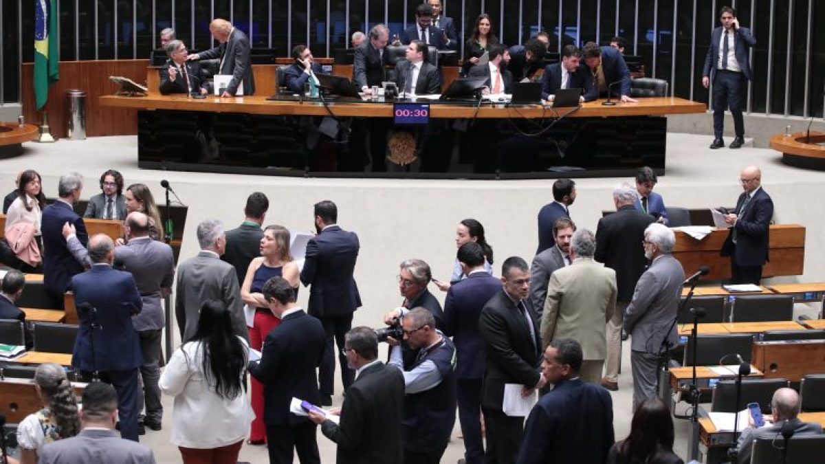 Câmara aprova R$ 10 bilhões em subsídios para novas fábricas de fertilizantes
