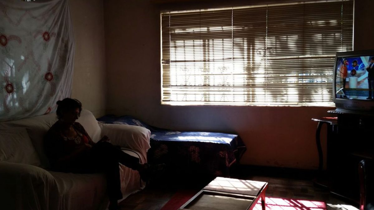 Casos de violência contra idosos no RJ crescem 24% em 2025; maioria ocorre em casa