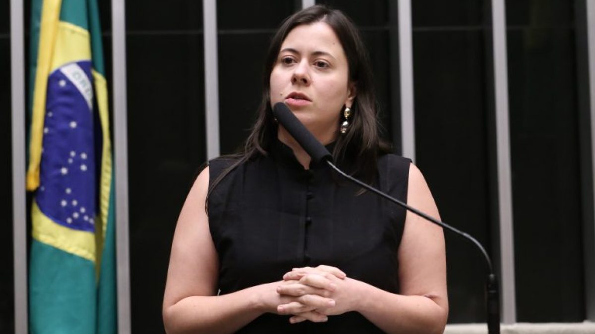 Comissão aprova projeto que pune gestor por não pagar piso de professores