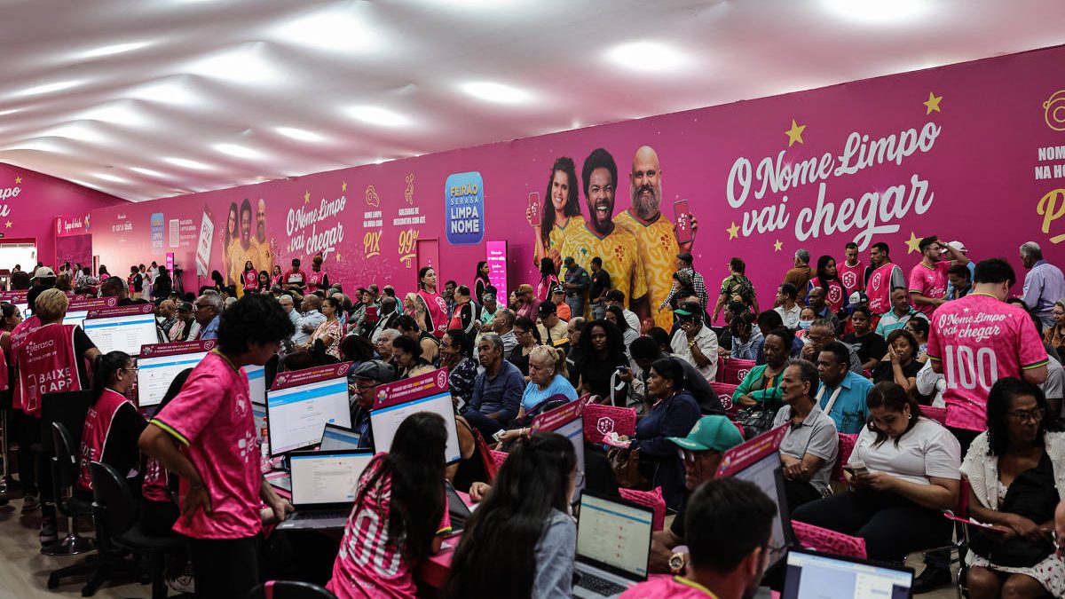 Endividamento das famílias pode gerar 'ressaca' e reduzir juro neutro no Brasil, aponta estudo