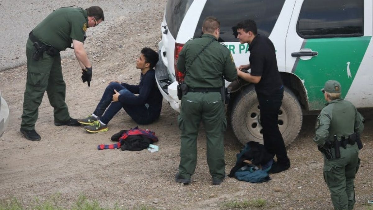 Justiça dos EUA condena 8 pessoas por ataque a centro de detenção de imigrantes