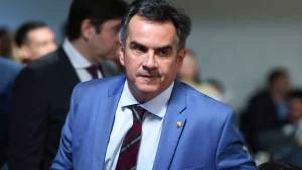 Mendonça volta a determinar sigilo em investigação sobre Ciro Nogueira