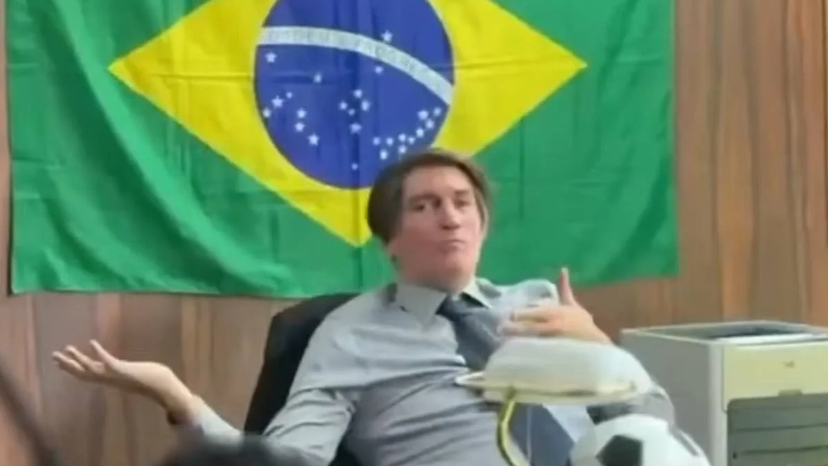 Diretor de 'Dark Horse' consultou Bolsonaro para filme sobre suposto combate a guerrilha e tráfico