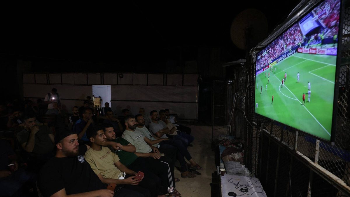 Palestinos em Gaza assistem à Copa do Mundo em meio a ruínas e falta de energia