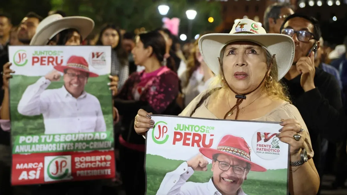 Sánchez lidera por 4.385 votos no Peru; apuração segue com 94% das urnas