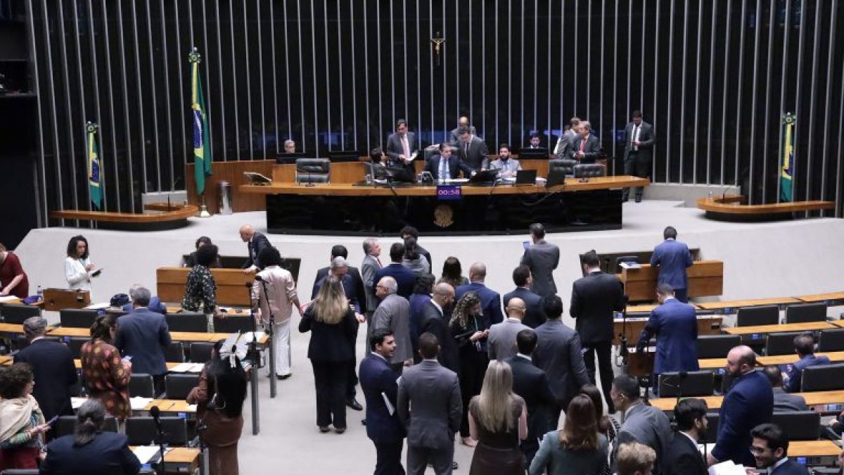 Câmara pode votar piso do magistério, fertilizantes e seguro rural nesta quarta