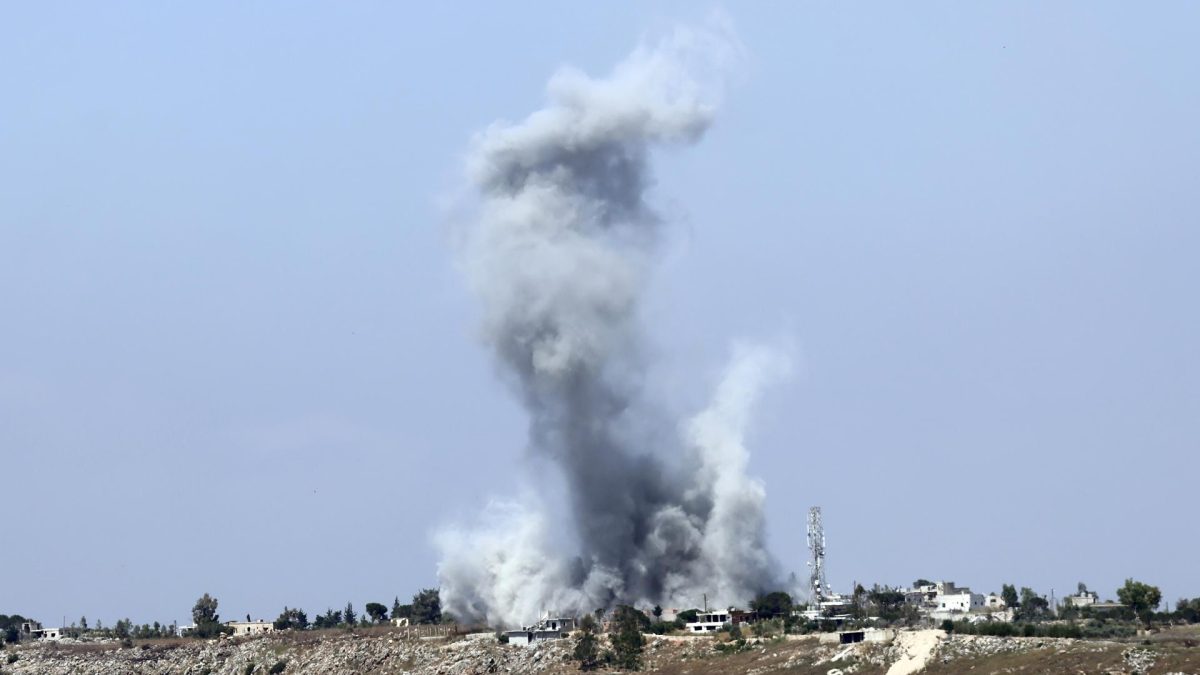Israel bombardeia subúrbios de Beirute e deixa mortos em meio a negociações com Irã