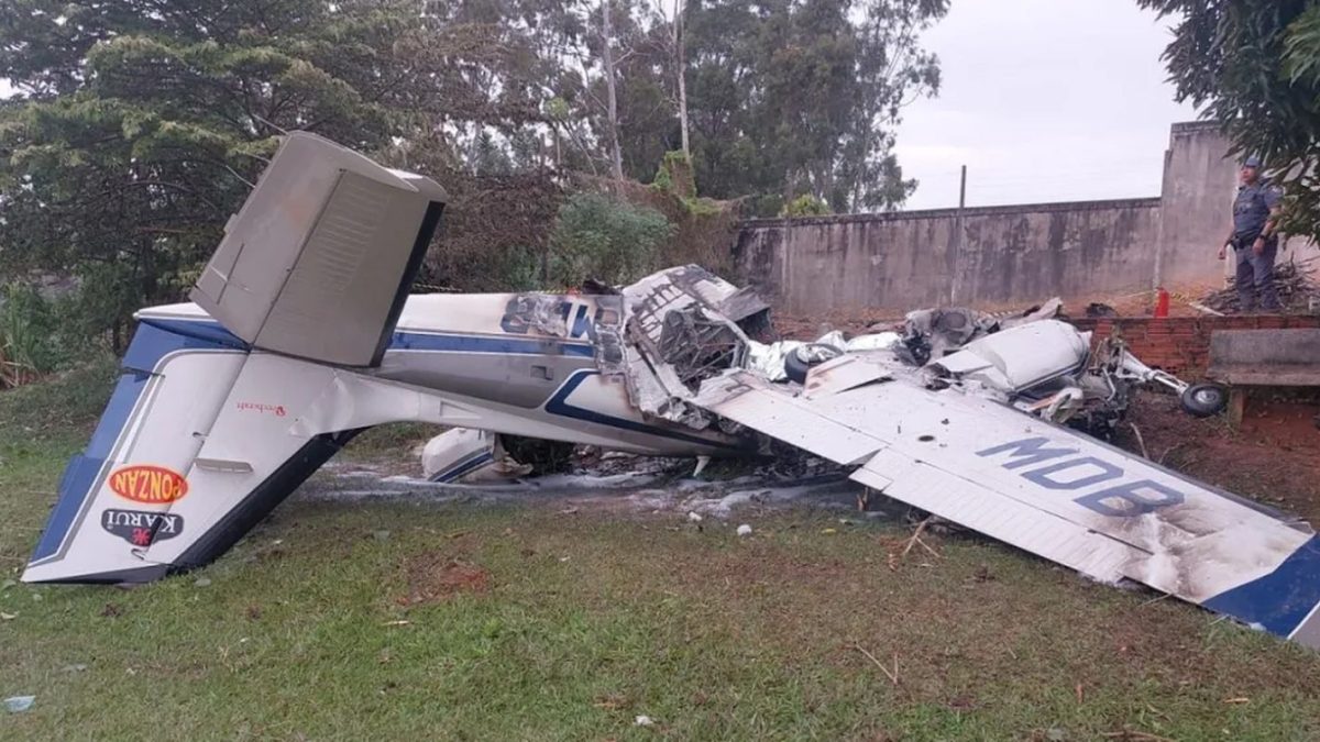 Queda de avião bimotor em Marília mata duas pessoas e deixa uma ferida