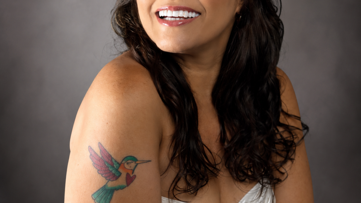 Dentro do Som recebe Ingrid Sales em tributo a Elis Regina no Cineteatro São Luiz