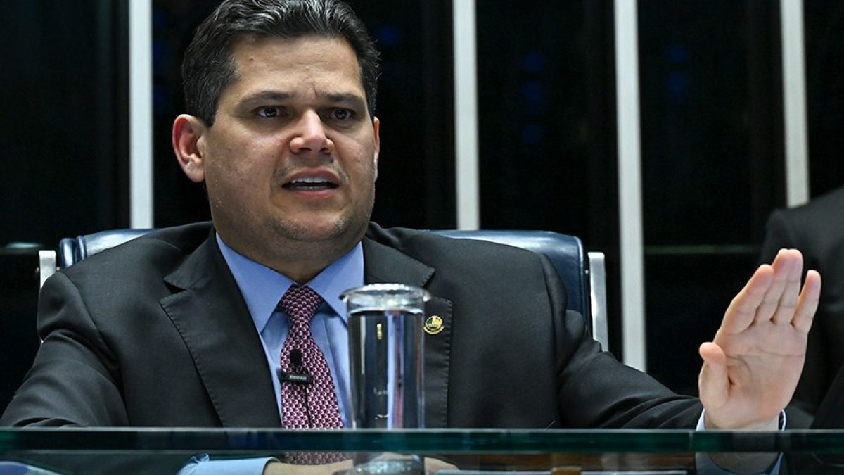 Alcolumbre decide nesta semana rumo da PEC que extingue escala 6×1 no Senado
