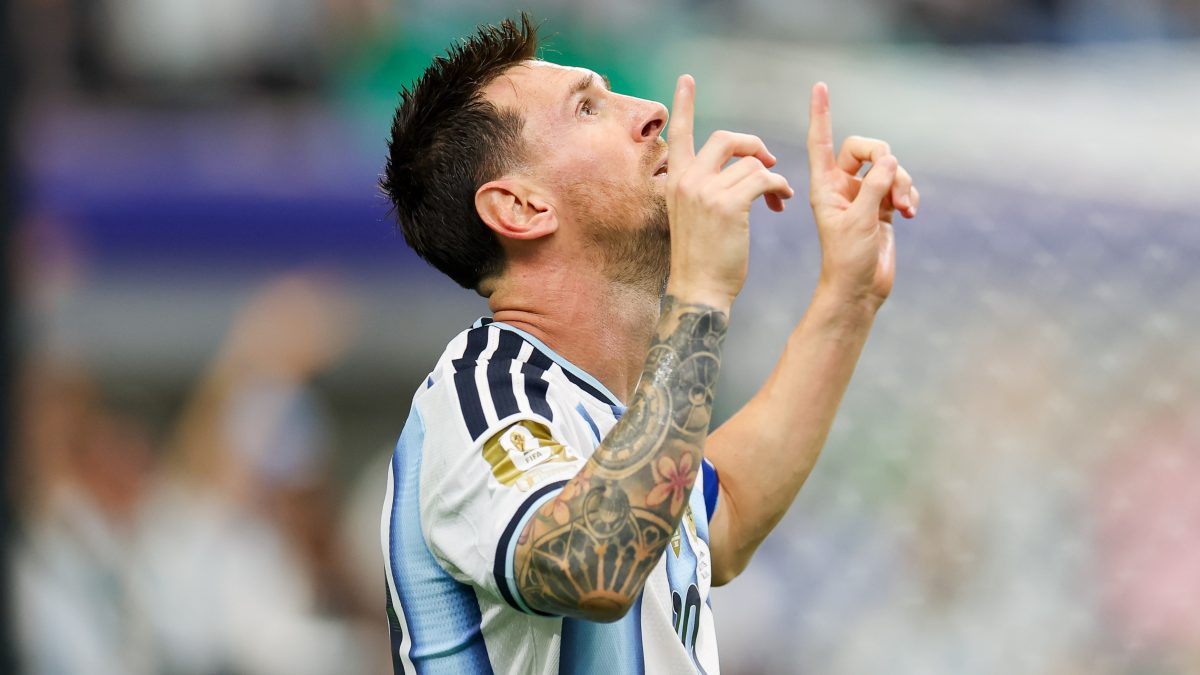 Messi completa 39 anos, quebra recordes e baila último tango sem pressão com a Argentina