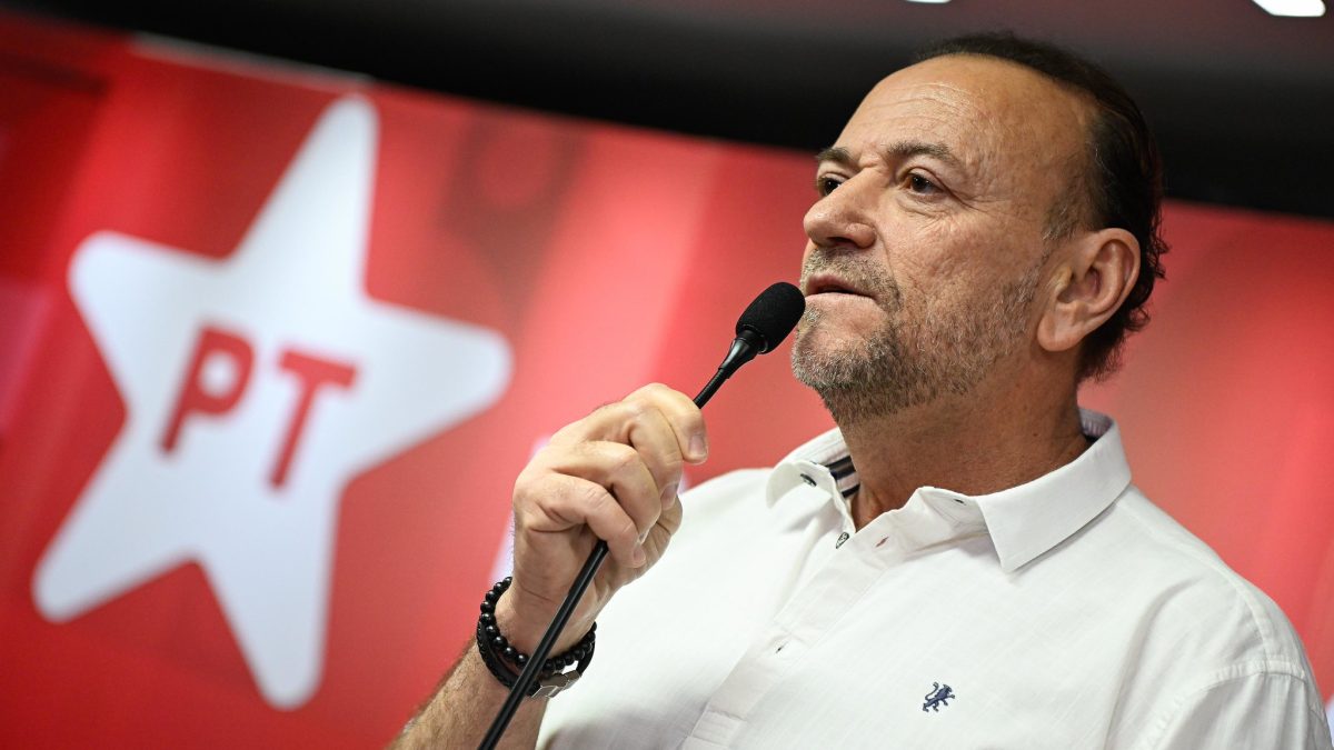 O que diz o presidente do PT sobre a permanência de Jaques Wagner na liderança após caso Master
