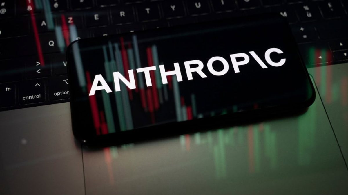 IA Claude avança entre consumidores pagantes e pressiona liderança do ChatGPT, aponta análise de mercado