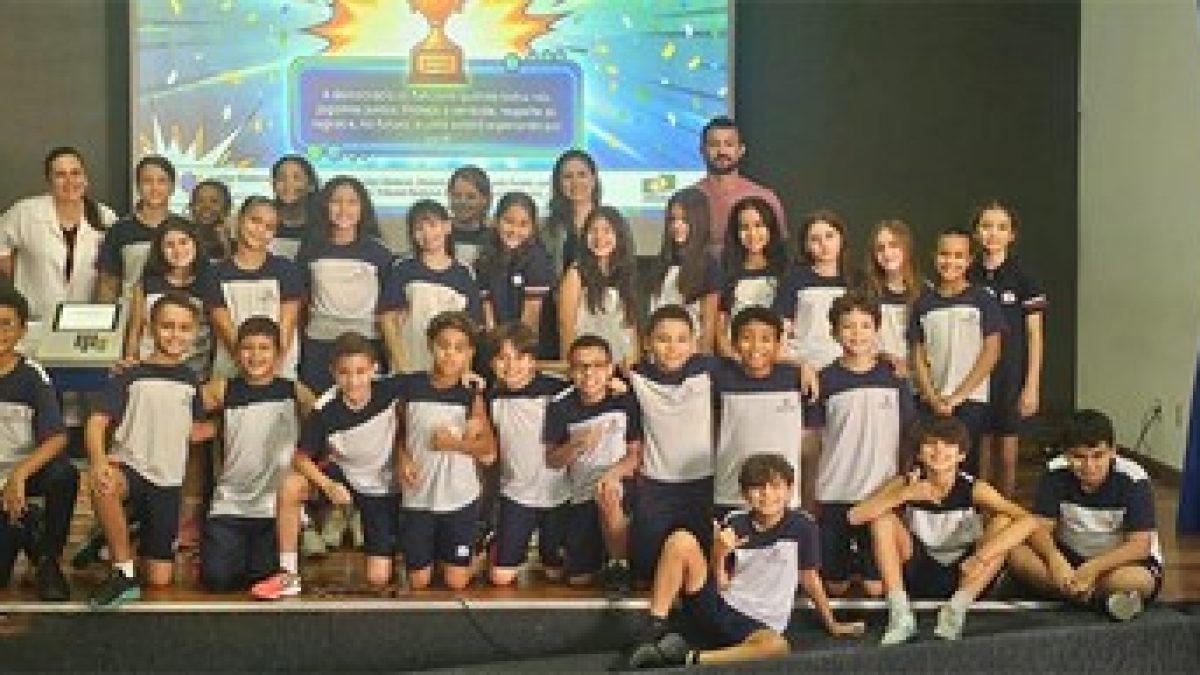 Justiça Eleitoral pelo Brasil: estudantes capixabas conhecem sistema eletrônico de votação