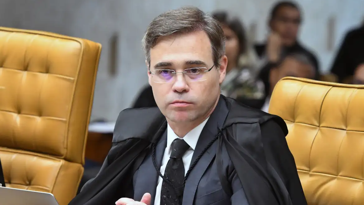 Mendonça manda tirar do ar vídeo de Sóstenes que associava PT a facções