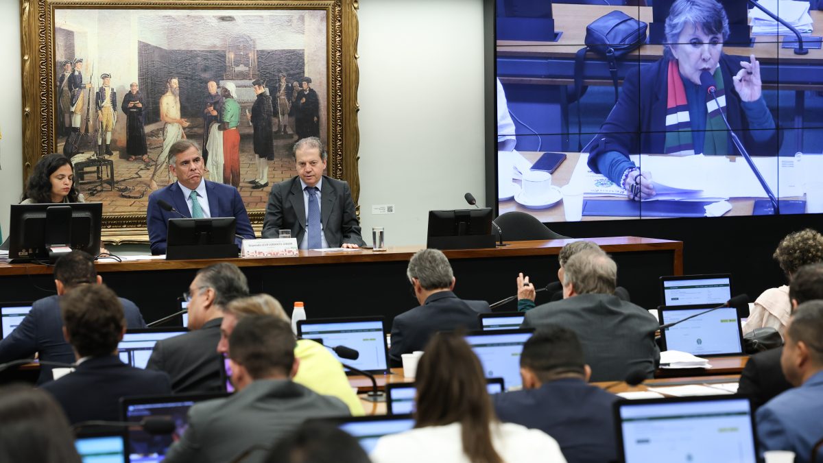 CCJ da Câmara aprova redução da maioridade penal para 16 anos