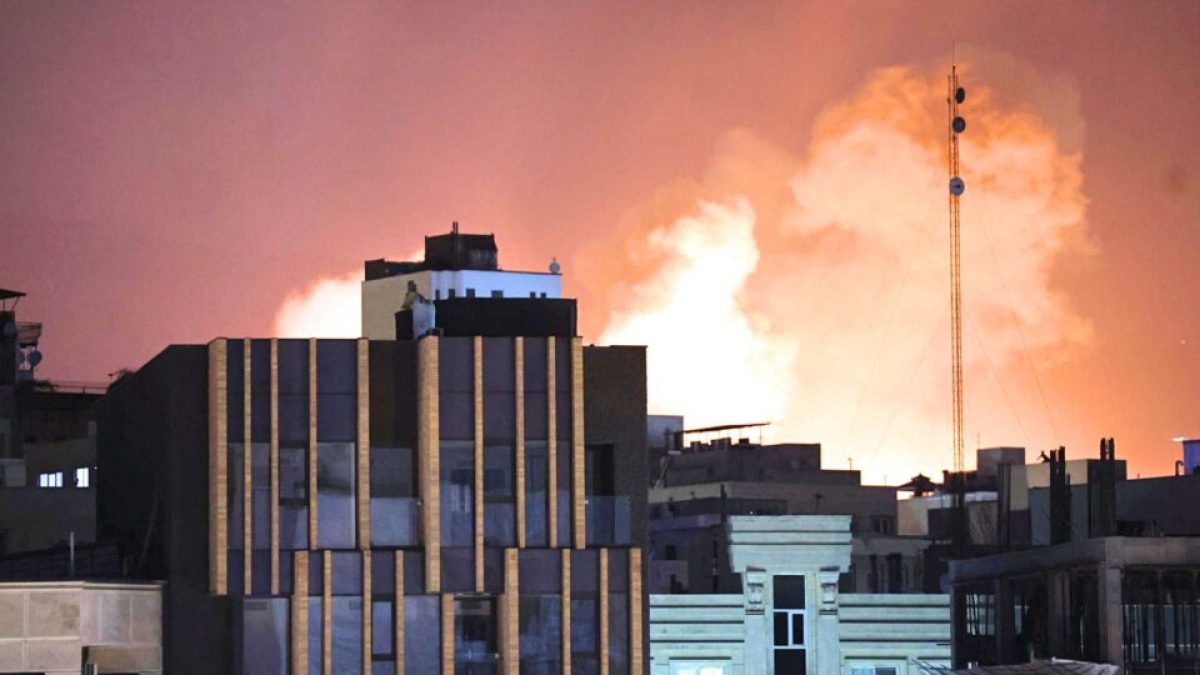 EUA encerram ataques ao Irã; Irã diz que bombardeou base americana