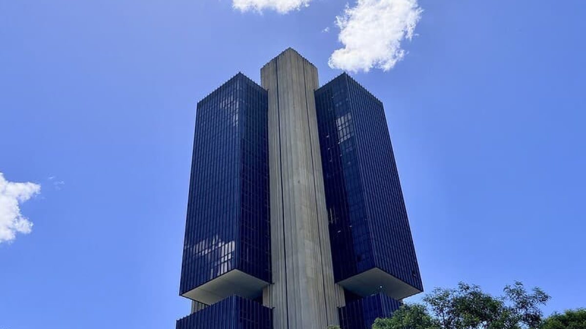 CCJ aprova PEC que amplia autonomia do BC e inclui Pix na Constituição