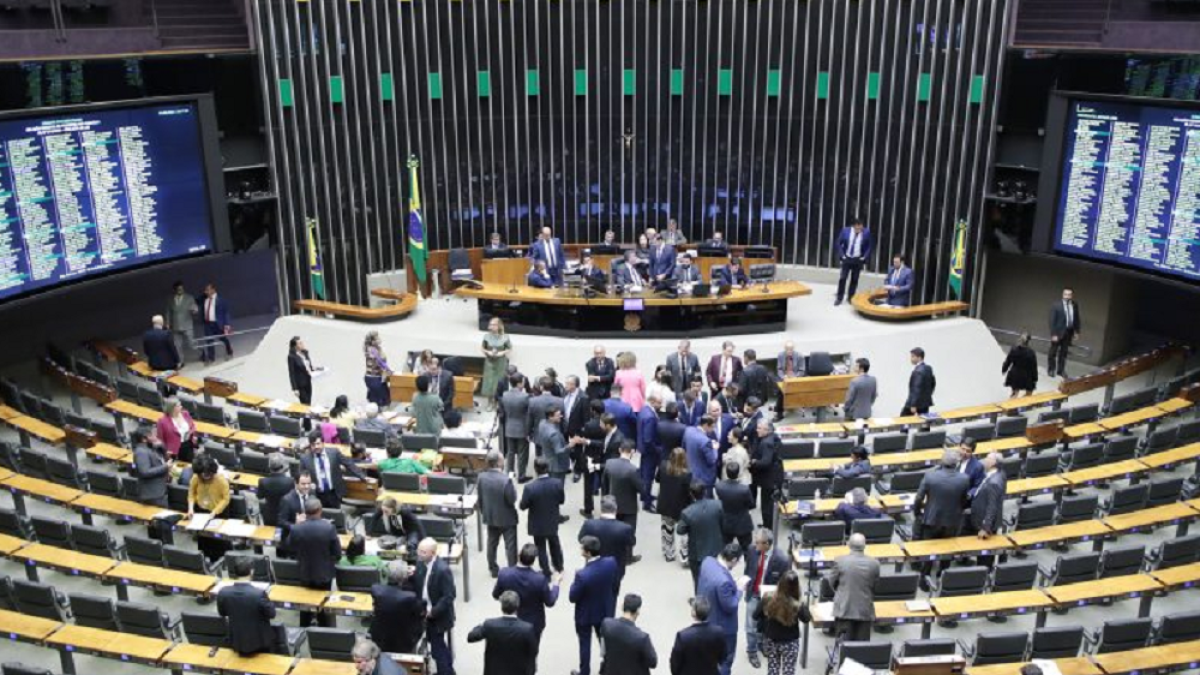 Câmara vota nesta terça projeto que reduz jornada para 40 horas e elimina escala 6×1