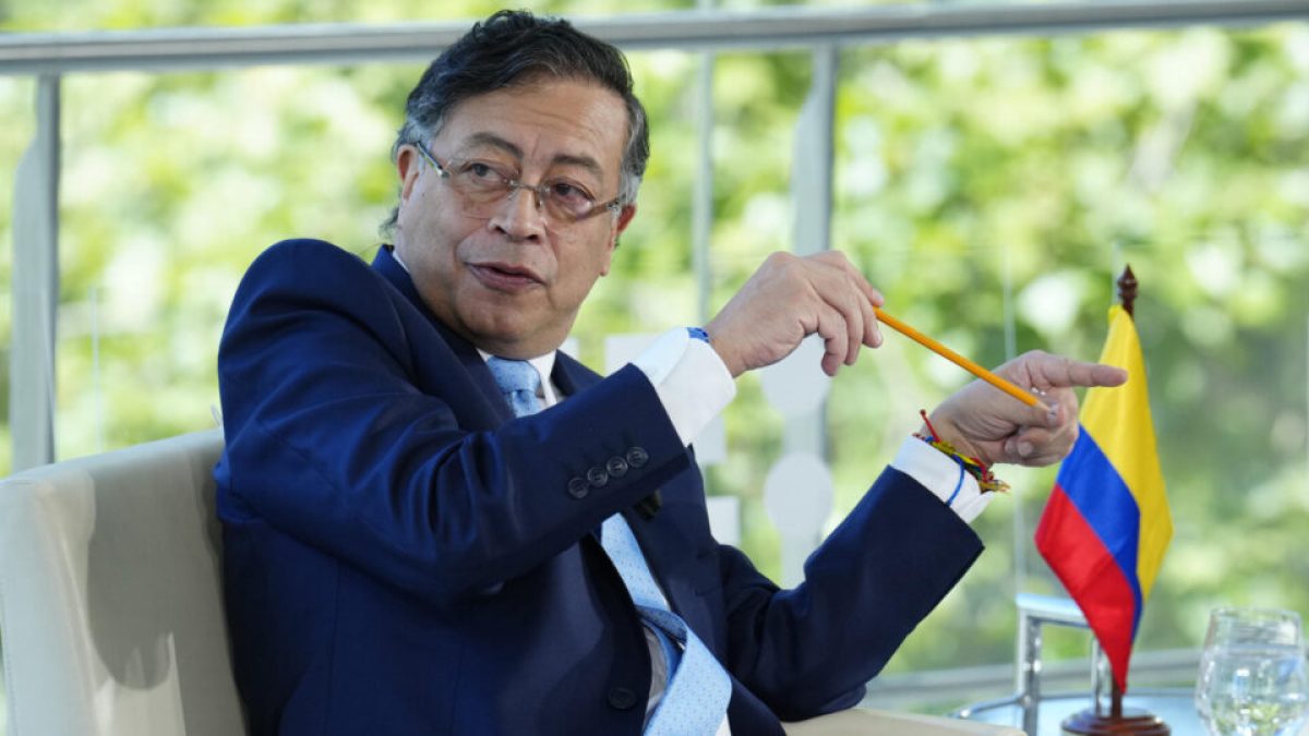 Gustavo Petro escreve 'Heil Hitler' em rede social e gera críticas de Israel