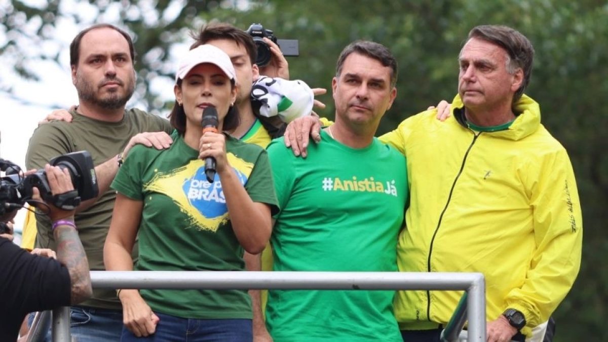 Eleição sem projeto: Na “crise do vídeo”, todos do clã Bolsonaro repetem que “objetivo é tirar o PT”